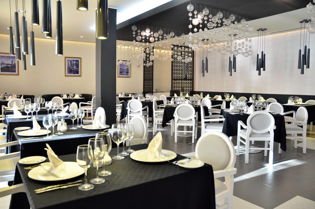 Gastro Grand Aston Cayo Las Brujas Beach Resort & Spa