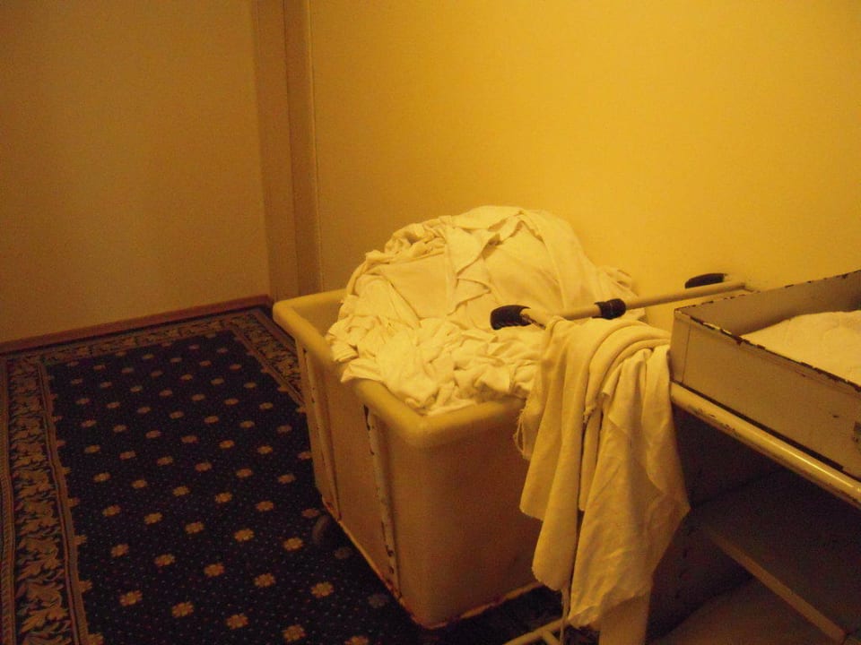 Zimmereingang stand 3 Tage! Club Hotel Pineta