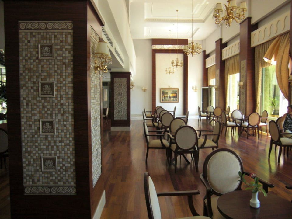 Sitzplätze an der Bar Saphir Resort & Spa