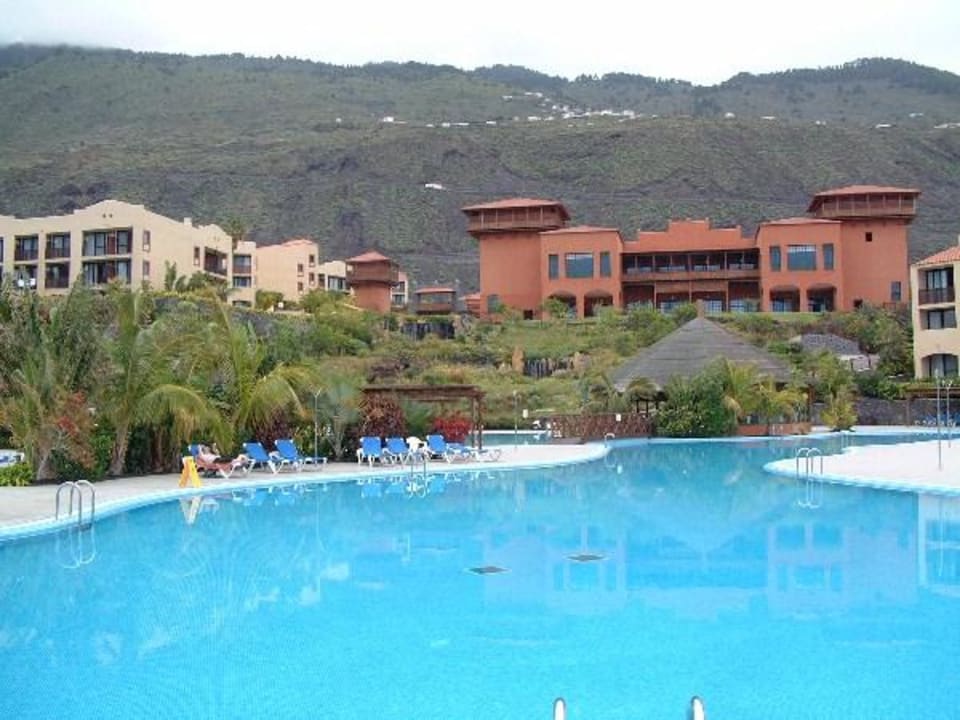 Blick vom Pool zum Haupgebäude La Palma Princess