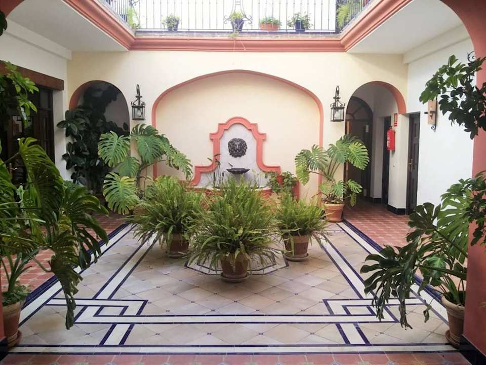 Patio central del Hotel Hotel Vega De Cazalla