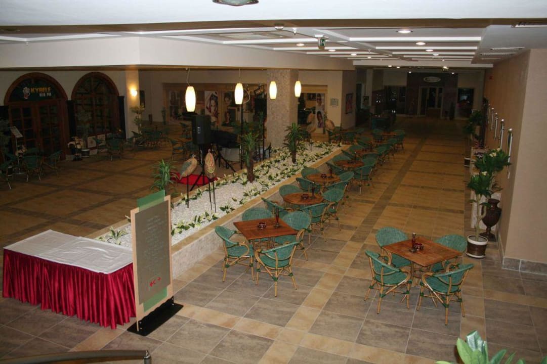 Foyer, untere Etage mit Restaurants & Bars Sunis Kumköy Beach Resort Hotel & Spa