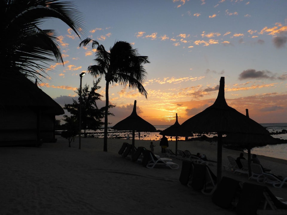 Sonnenuntergang am Strand Veranda Pointe aux Biches Hotel