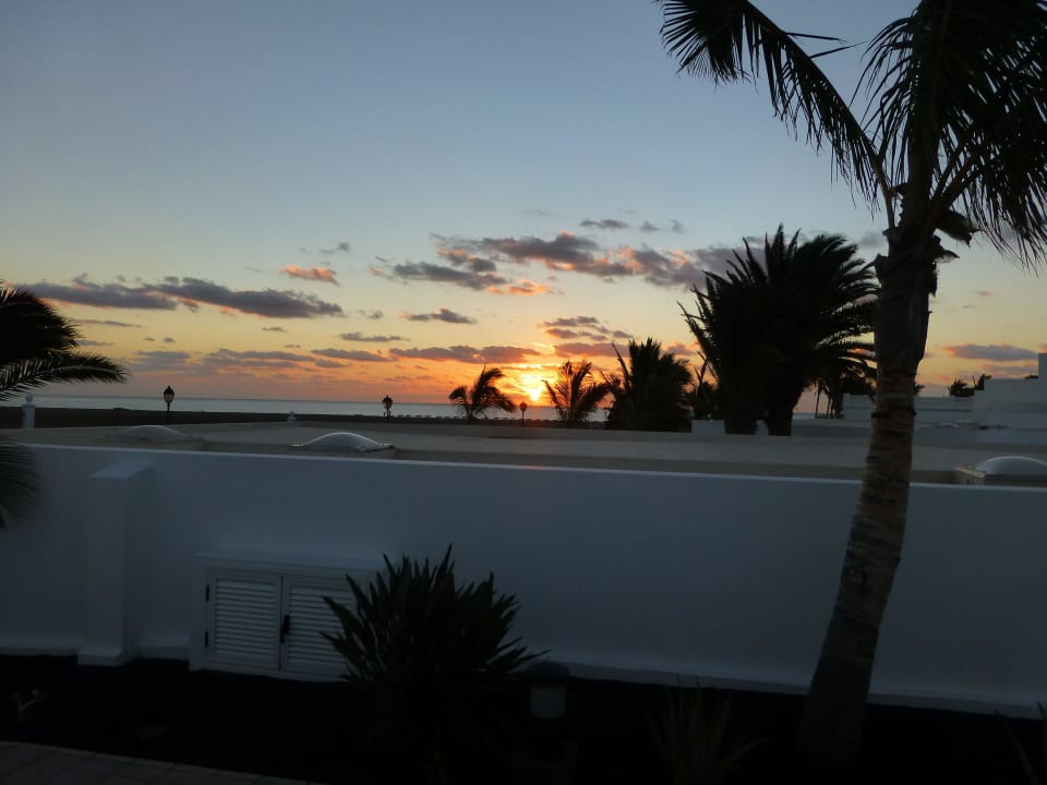 Sonnenaufgang von der Terrasse aus. Hotel Las Costas