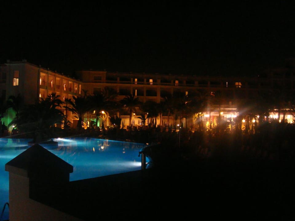 Pool bei Nacht Hotel Riu Palace Maspalomas Adults Only