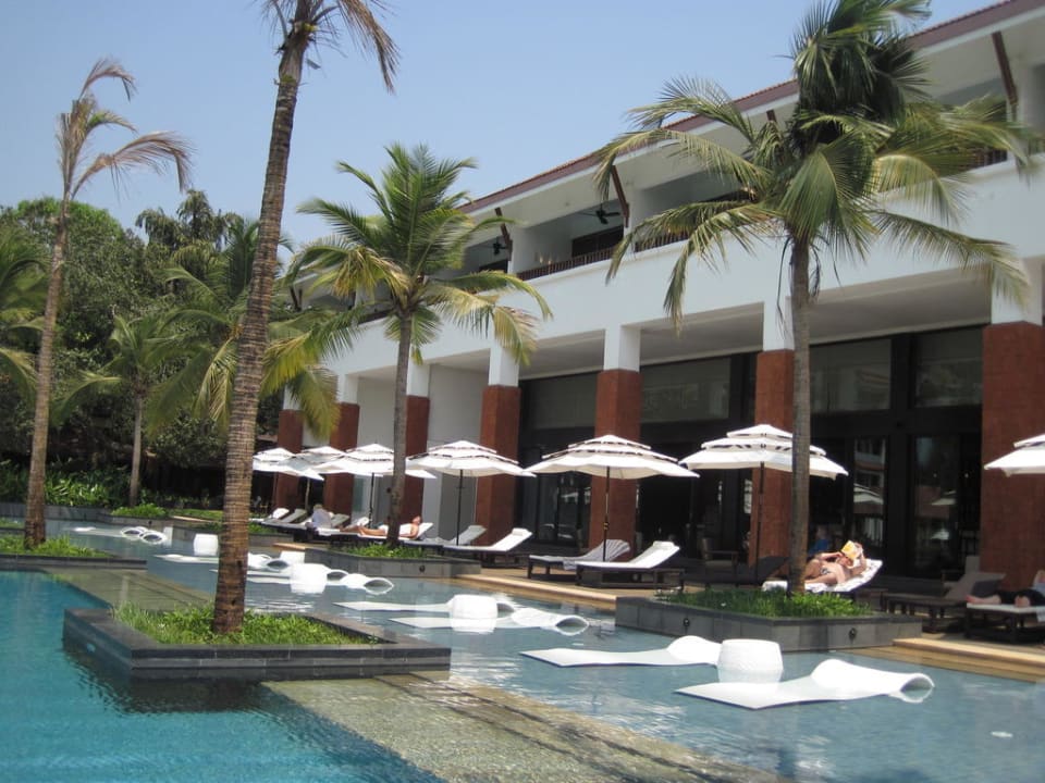 Pool und Poolbar Hotel Alila Diwa Goa
