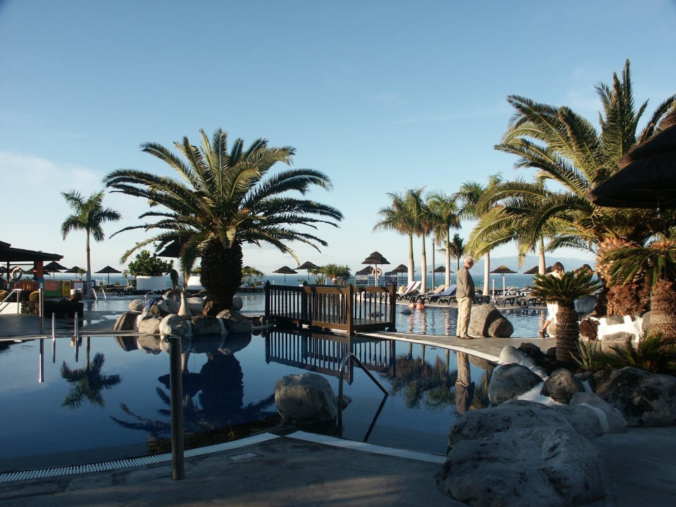 Schöne Poolanlage mit Blick auf das Meer Barceló Santiago - Adults Only