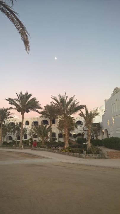 Mond über der Hotelanlage Arabella Azur Resort