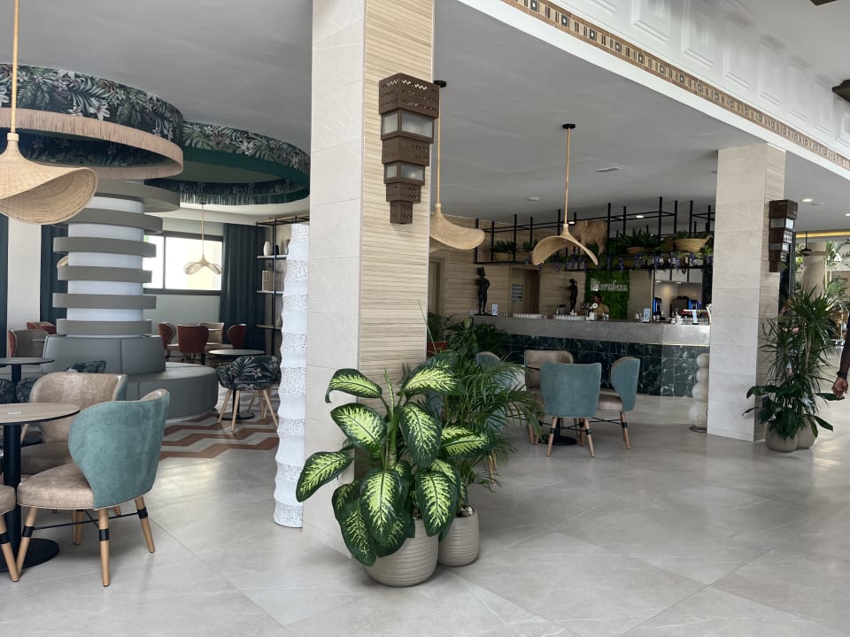 Lobby Hotel Riu Karamboa