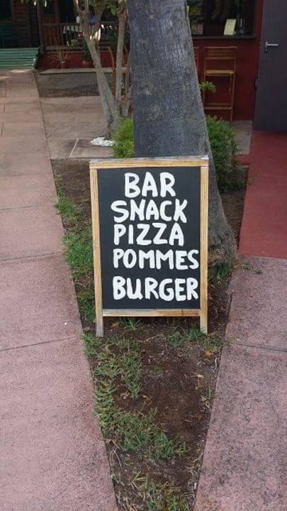 Kleine Snacks an der Bar Artemisa Gay Bungalows