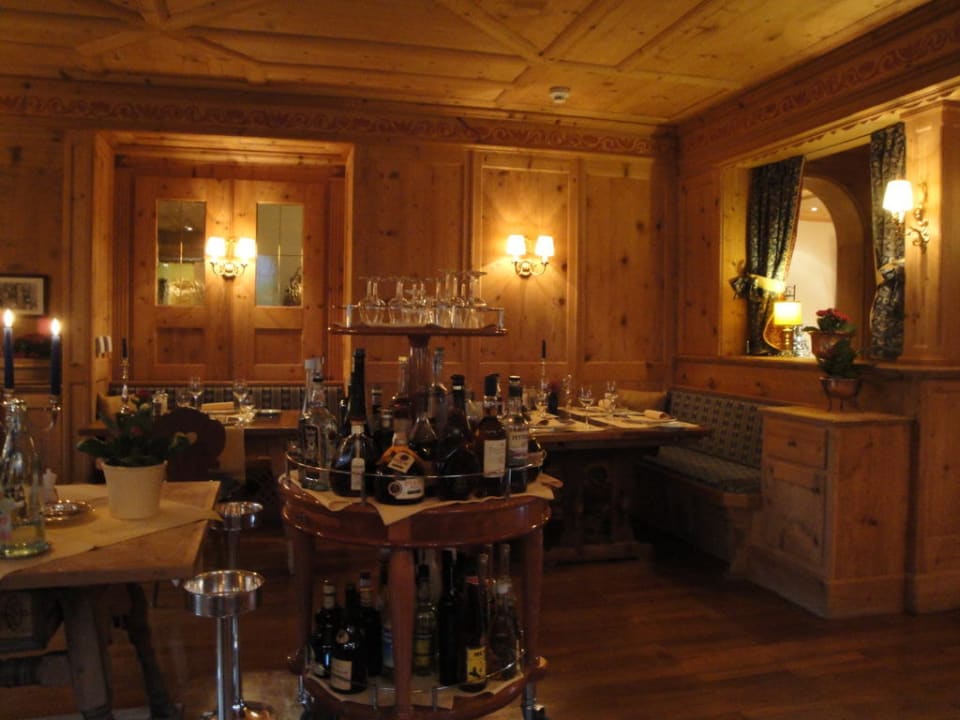Restaurant beim Abendessen Hotel Vereina