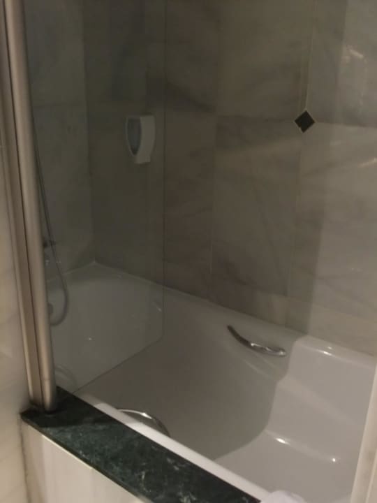 Einstig in die Badewanne R2 Rio Calma Hotel & Spa & Conference