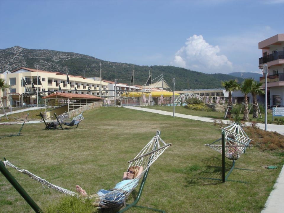 Entspannung im Garten Aqua Fantasy Aquapark Hotel & Spa