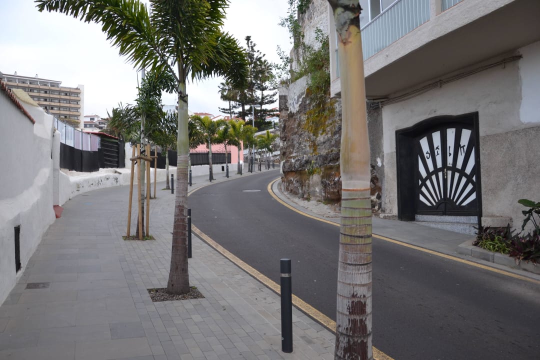 Weg zum Hotel - bergauf Apartamentos Casablanca