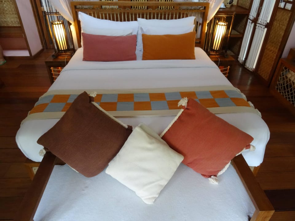 Nette Einrichtung The Float House River Kwai