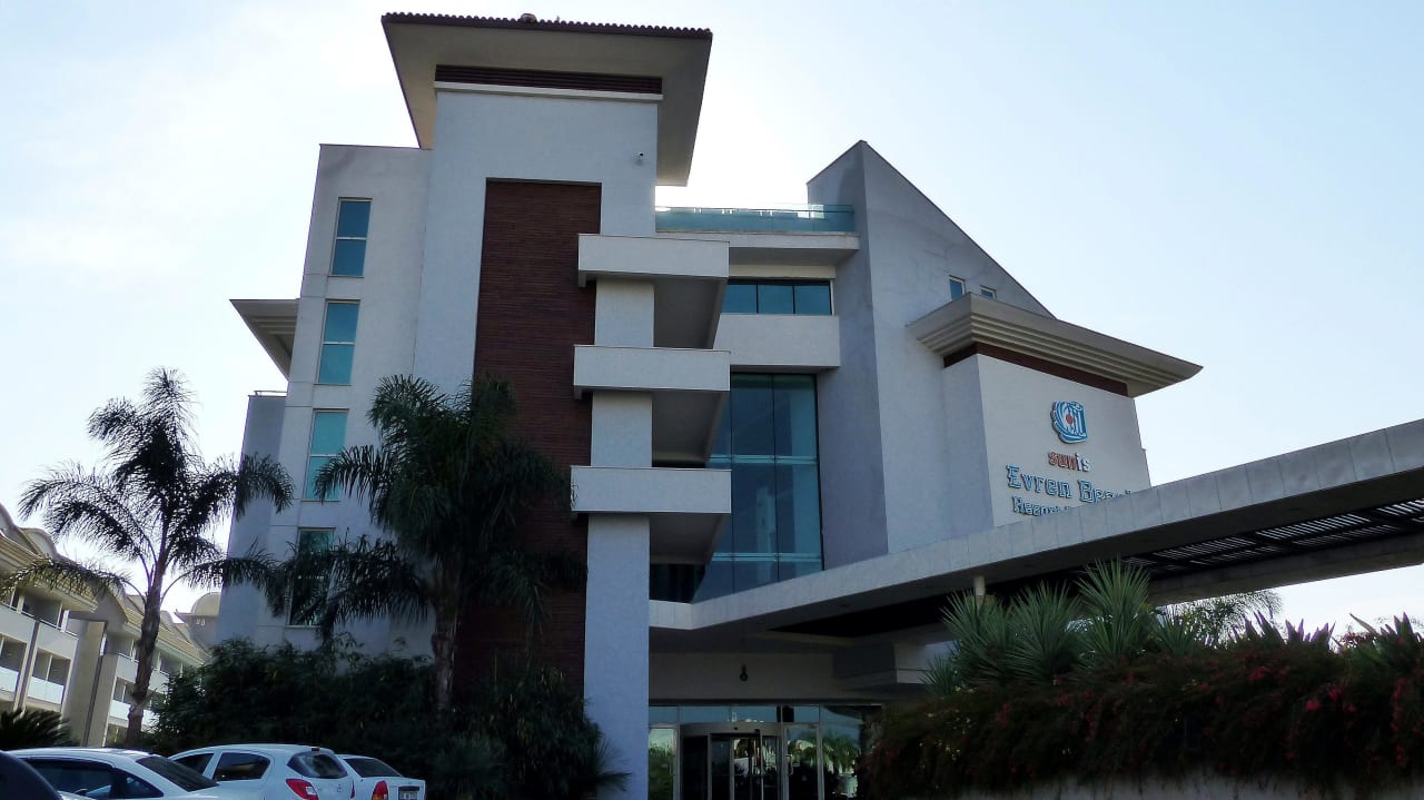 Frontansicht Haupteingang Sunis Evren Beach Resort Hotel & Spa