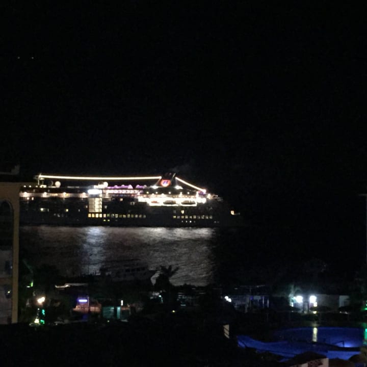 Вечерний вид Moreno Horizon Spa & Resort