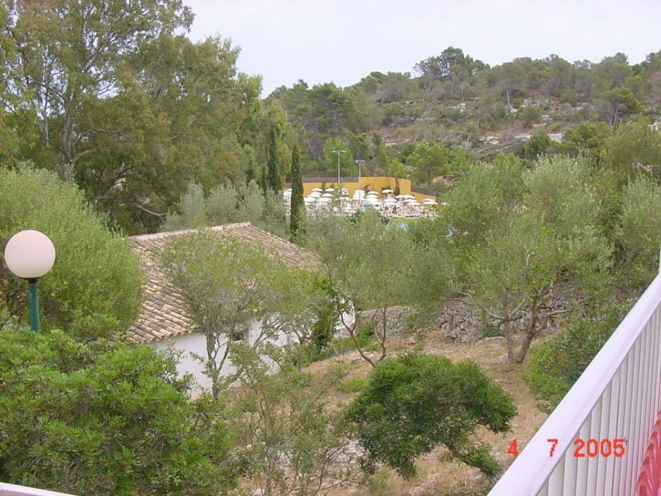 Blick Richtung Pool Flipflop Cala Romantica