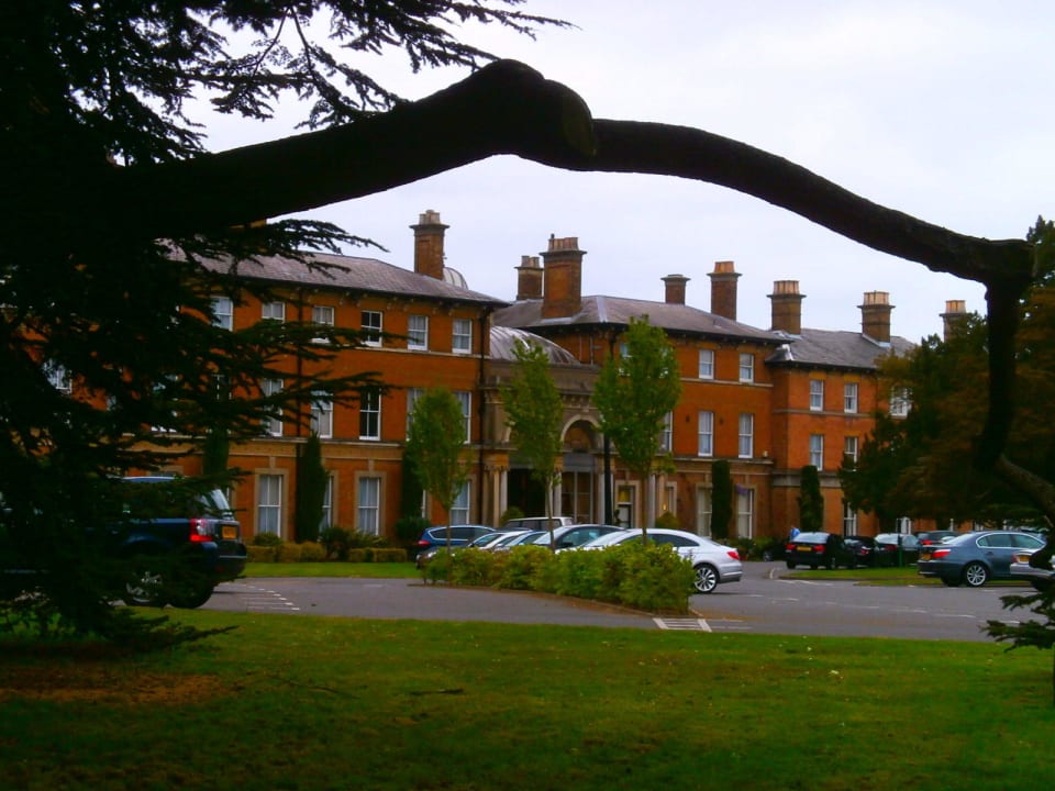 So ist es Oatlands Park Hotel