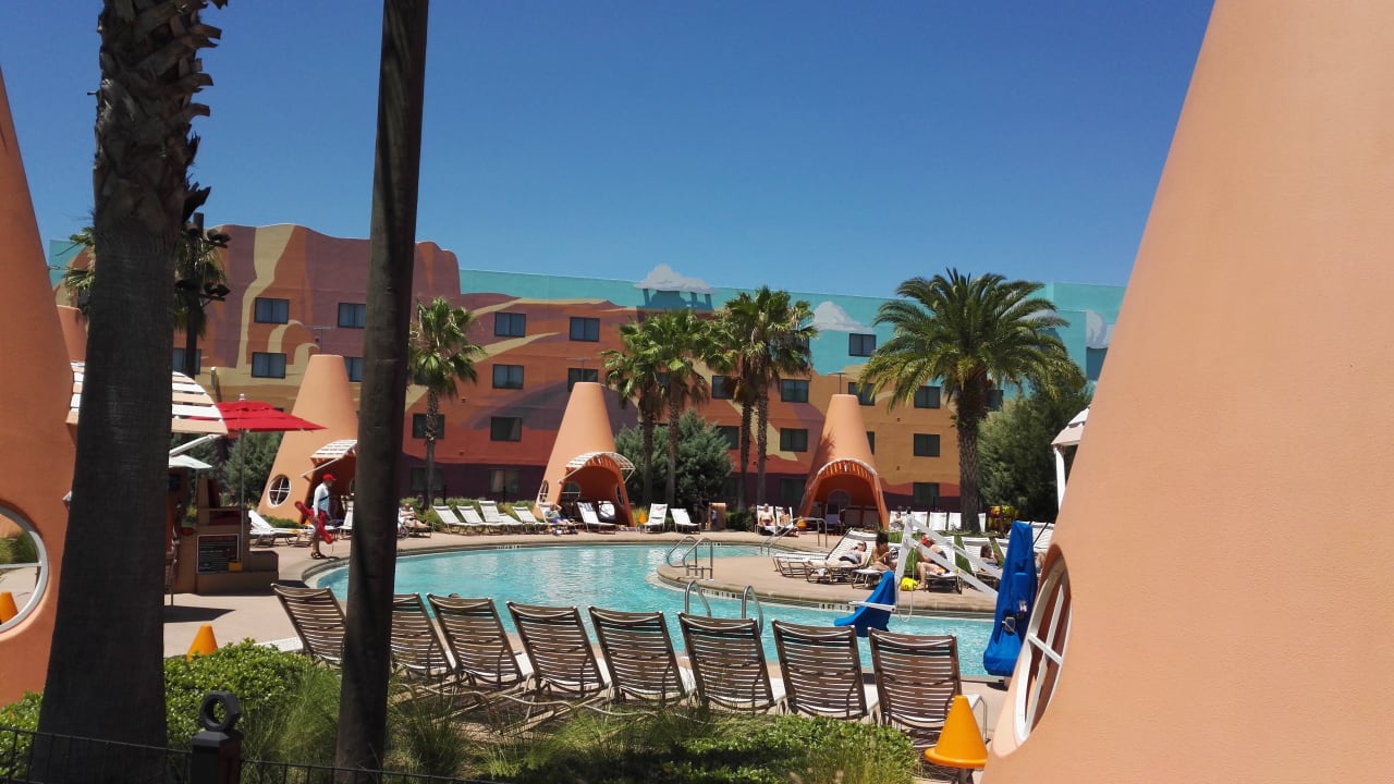 Pool Disney's Art of Animation Resort