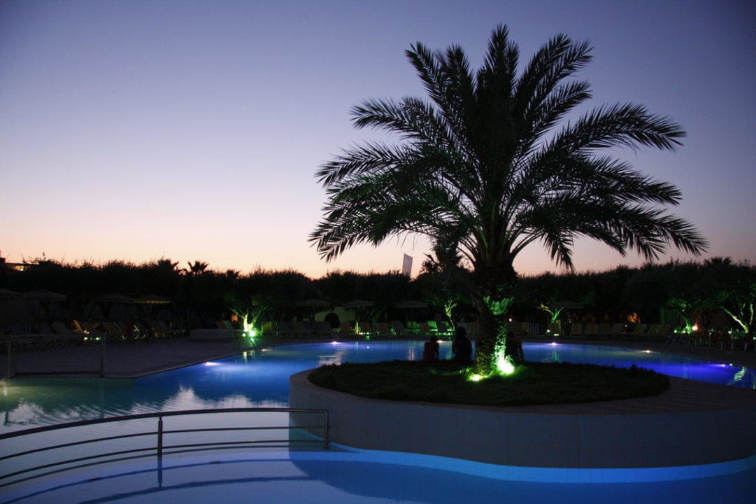 Pool am Abend TUI KIDS CLUB Alex Beach