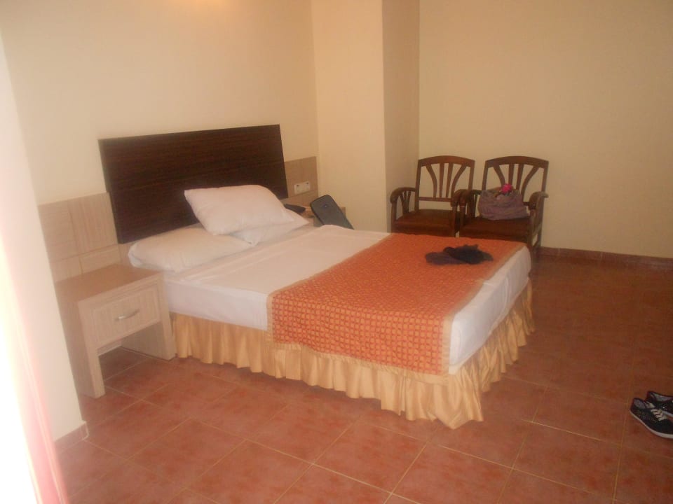 Ausreichend grosses Zimmer Hotel Arabella World