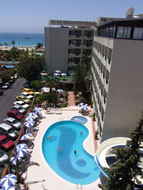 outside Gardenia Hotel