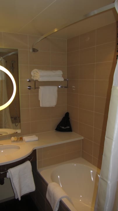 Badezimmer Hilton Garden Inn Frankfurt Airport