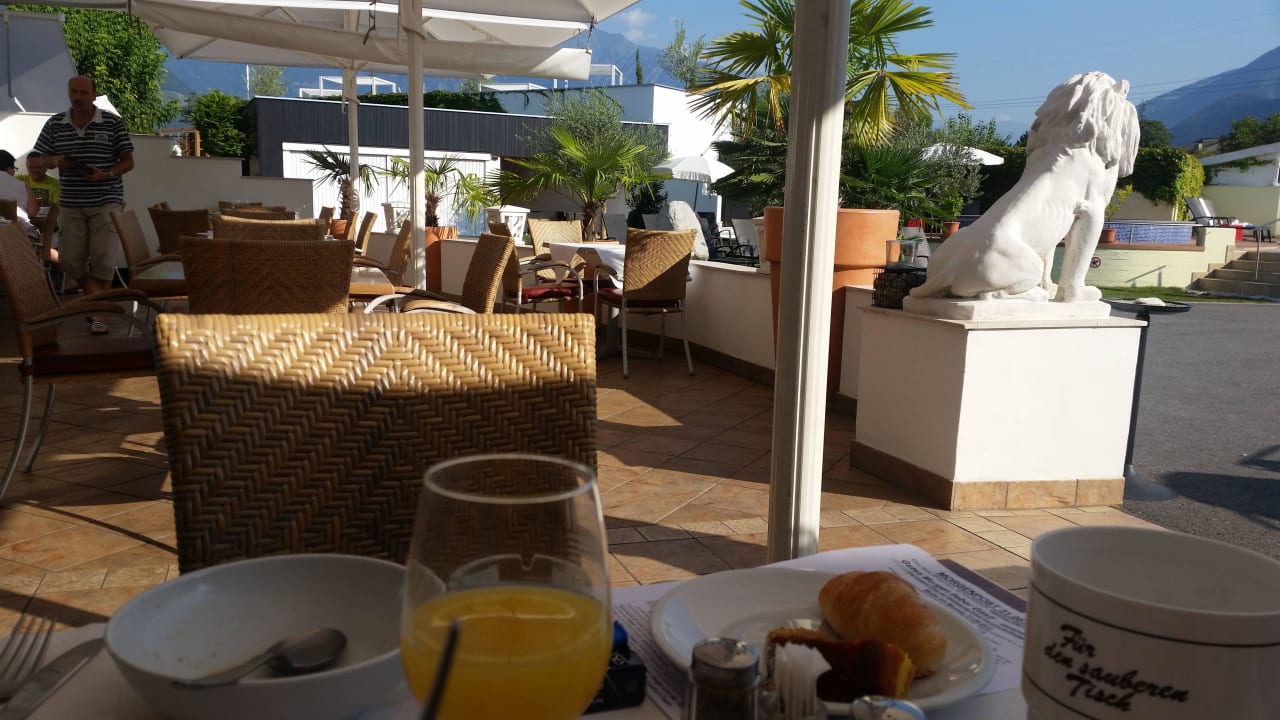 Die Frühstücksterrasse Schlosshof Charme Style Hotel Resort