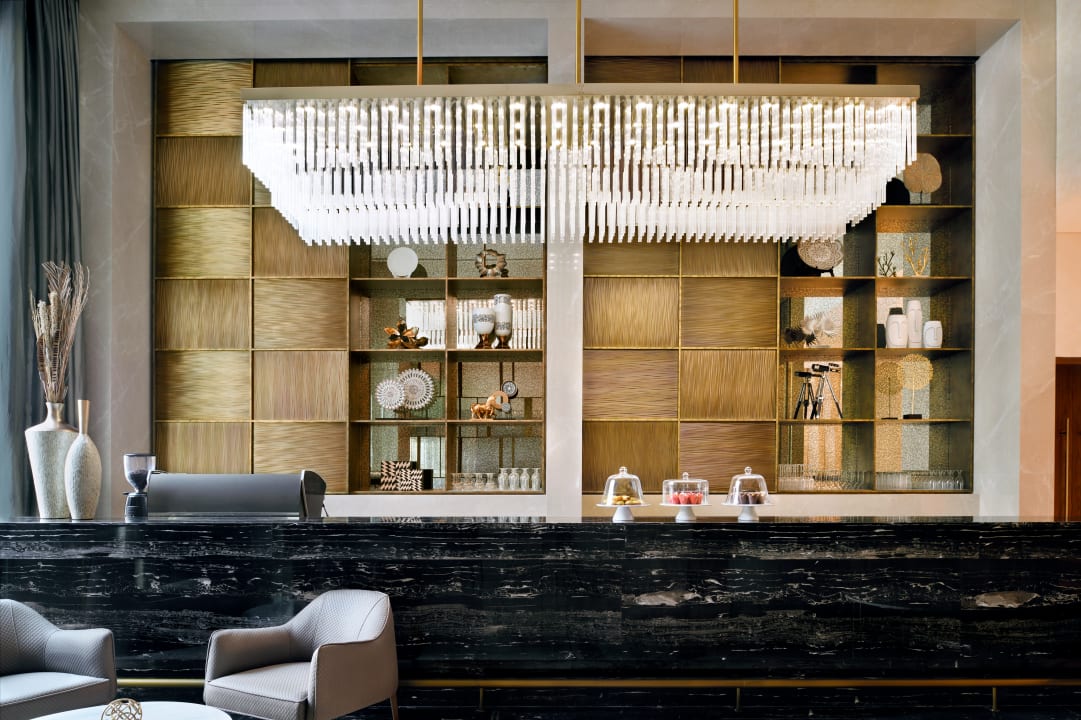 Gastro Holiday Inn Dubai Al-Maktoum Airport by IHG