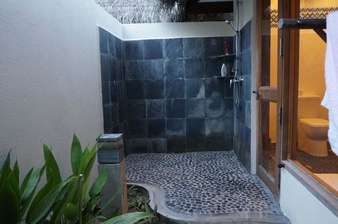 Beach-Villa Außendusche Kuramathi Maldives