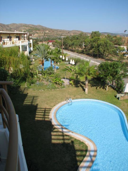 Zimmer 622 - Blick links vom Balkon Atrium Palace Thalasso Spa Resort & Villas