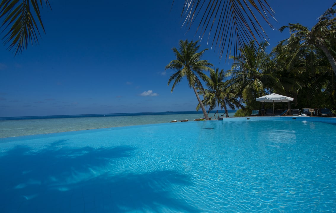 Pool Filitheyo Island Resort