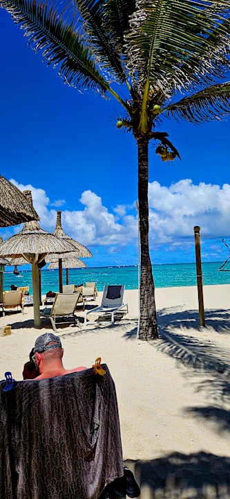 Strand Friday Attitude