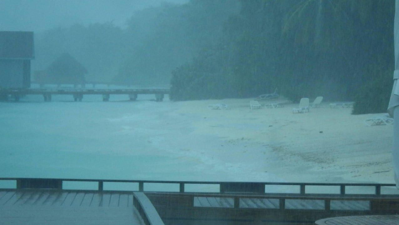 Juni bis August ist Regenzeit! Kuramathi Maldives