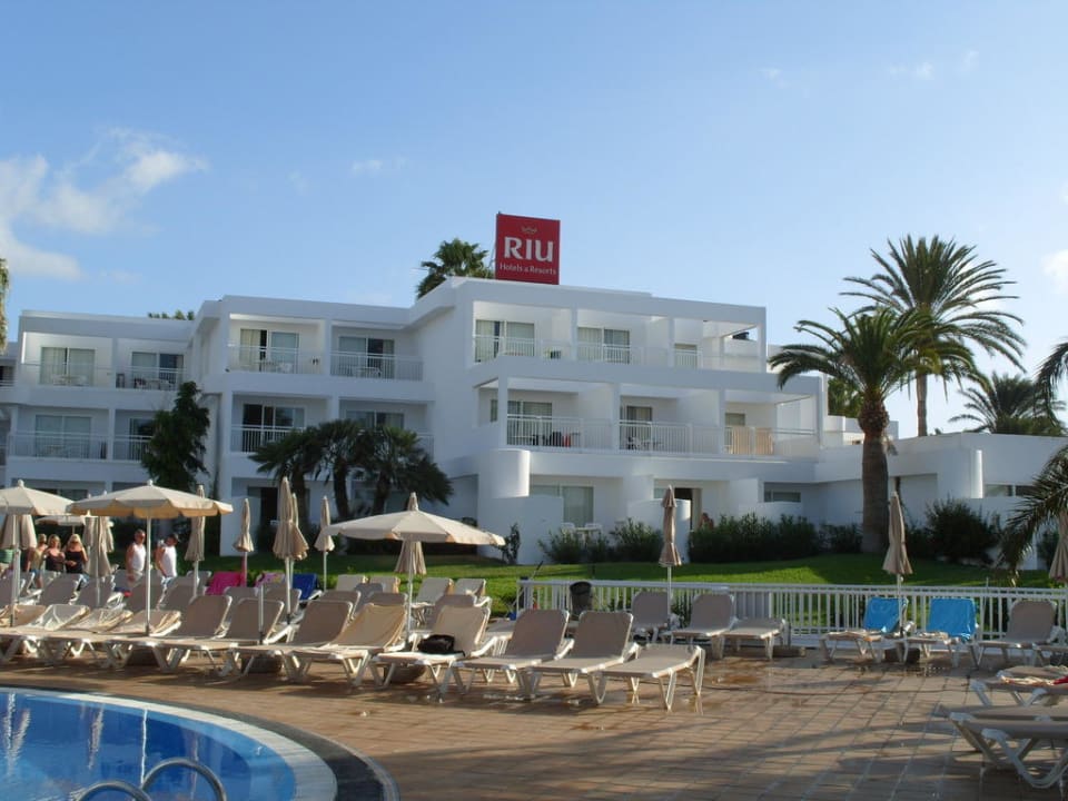 Außenansicht vom Animationspool Hotel Riu Paraiso Lanzarote