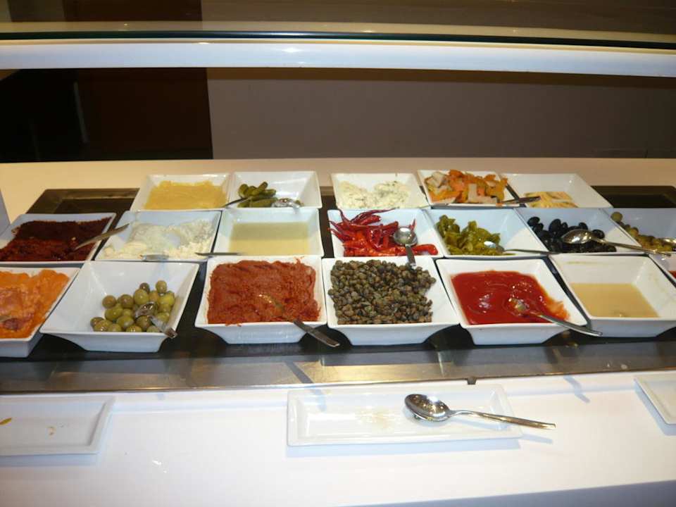 Soßen, Oliven, Pepperoni, etc.  The Orangers Beach Resort and Bungalows