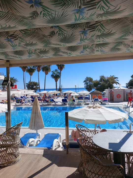 Pool R2 Veronica Beach Hotel