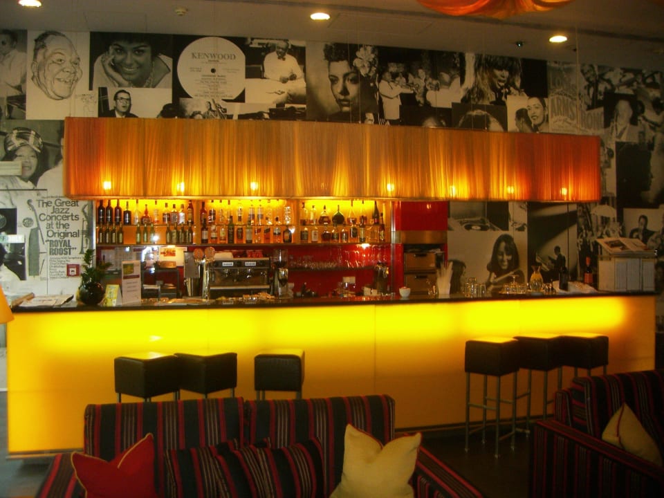 Blick auf die Bar OREA Hotel Angelo Praha