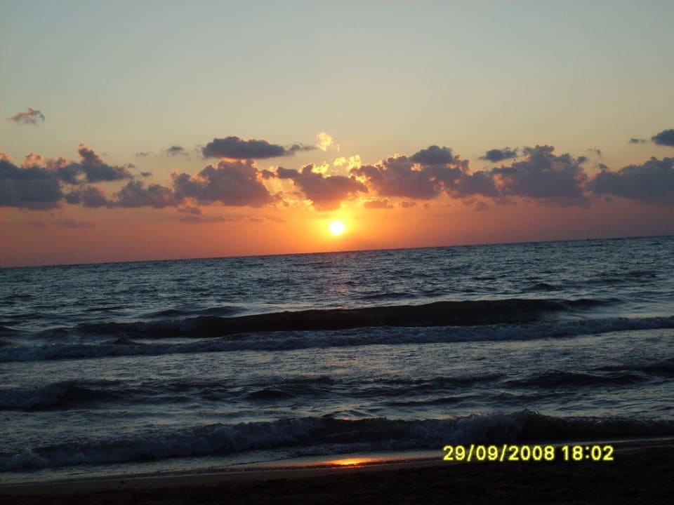 Sonnenuntergang am Strand My Home Resort