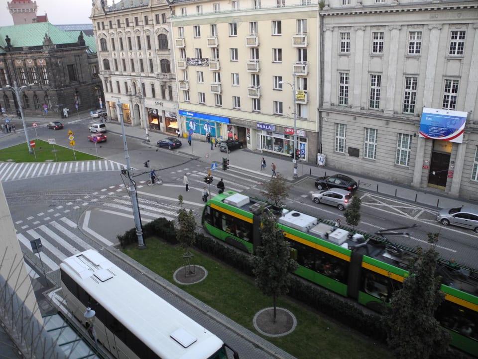 Kreuzung/Haltestelle direkt vor dem Hotel Hotel Rzymski
