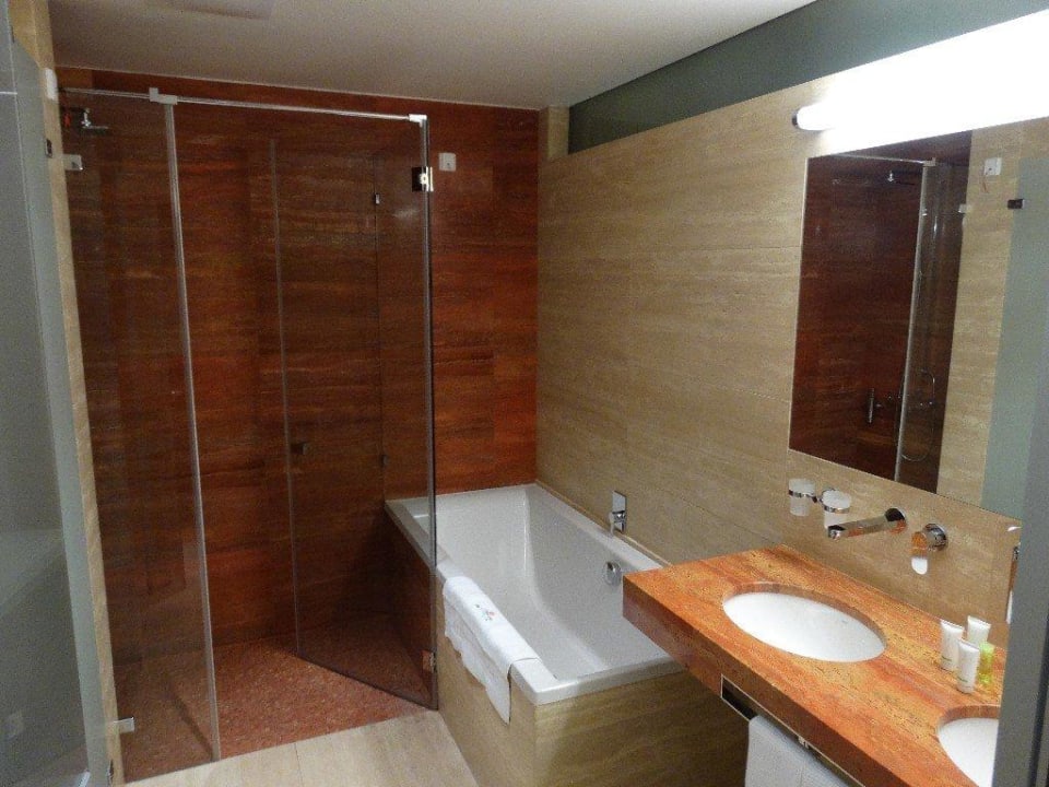 Hochmodernes Badezimmer Hotel Antonie