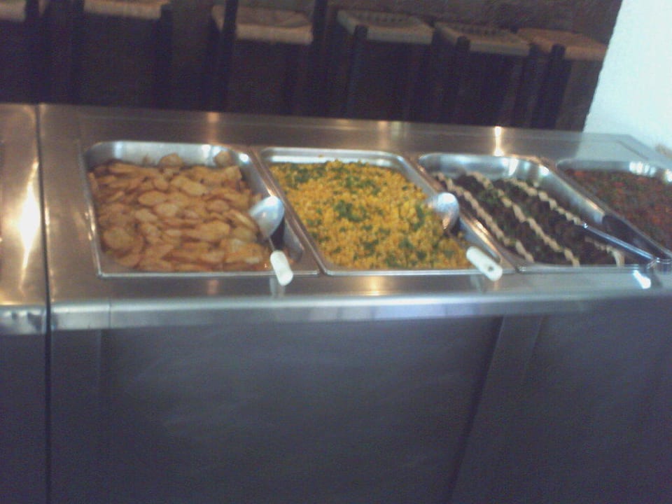 Das Abendessen in einem 3 Sterne AI Hotel HARPIN Happy Days Beach Hotel