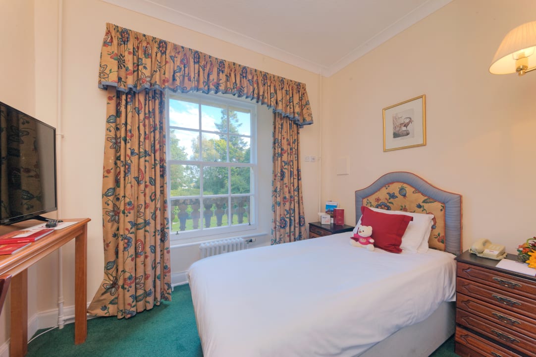 Zimmer Muthu Newton Hotel