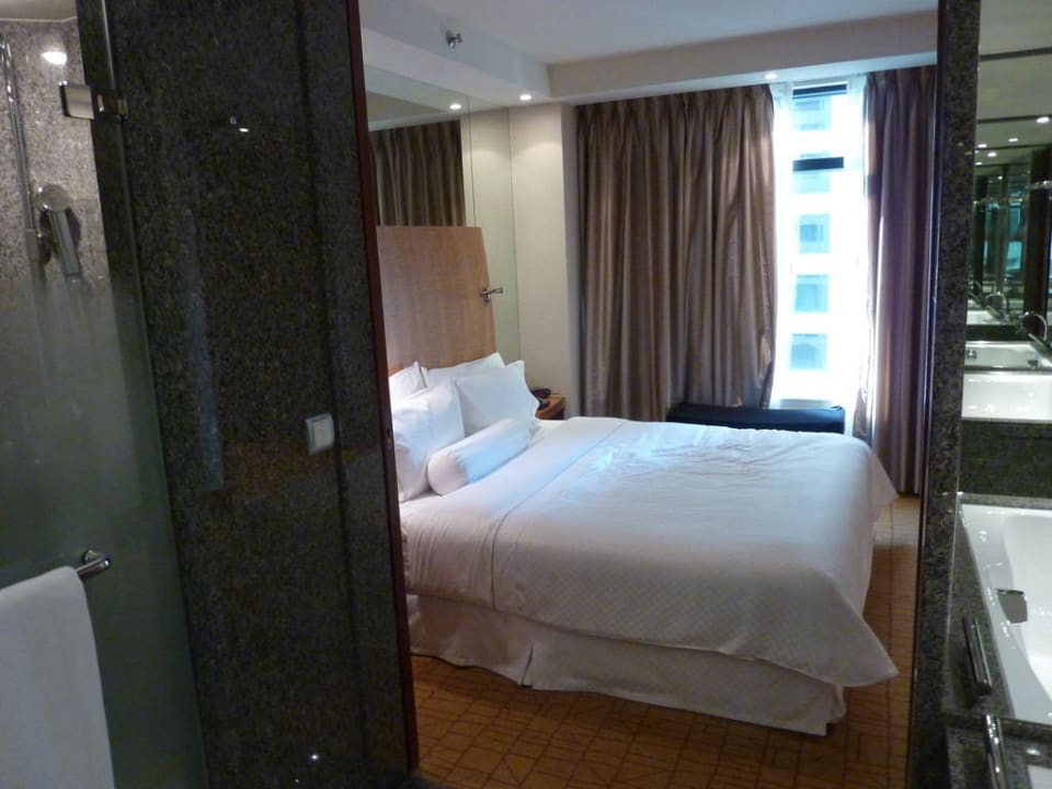 Schlafzimmer Hotel The Westin Bund Center