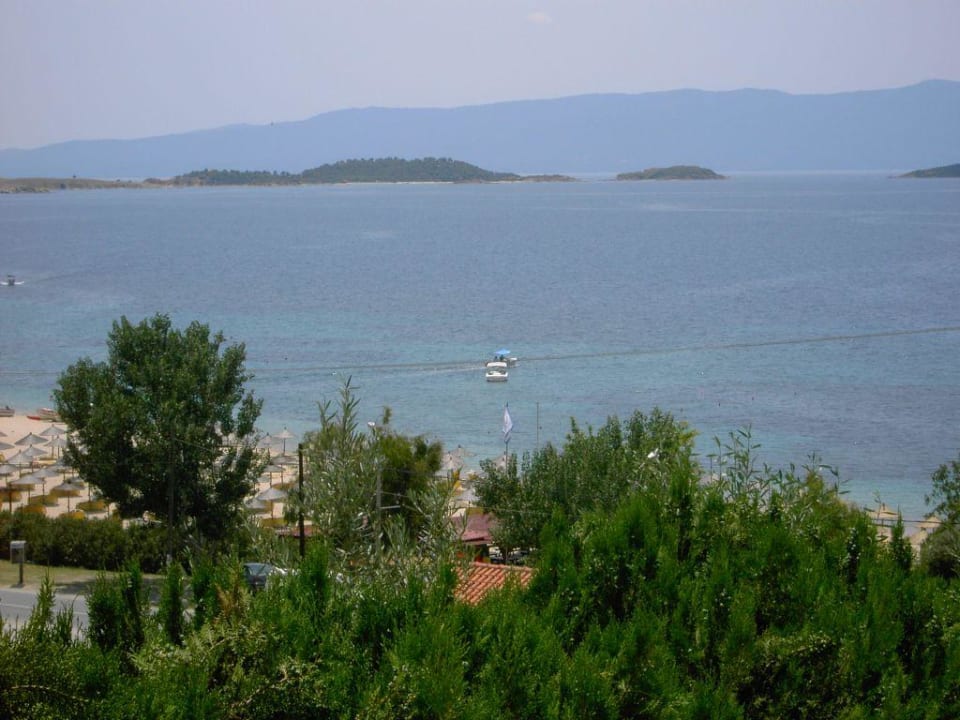 Auf den Weg zum Strand Akrathos Beach Hotel