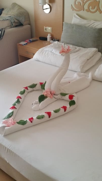 Liebevoll gemachtes Bett Solivia Hotel