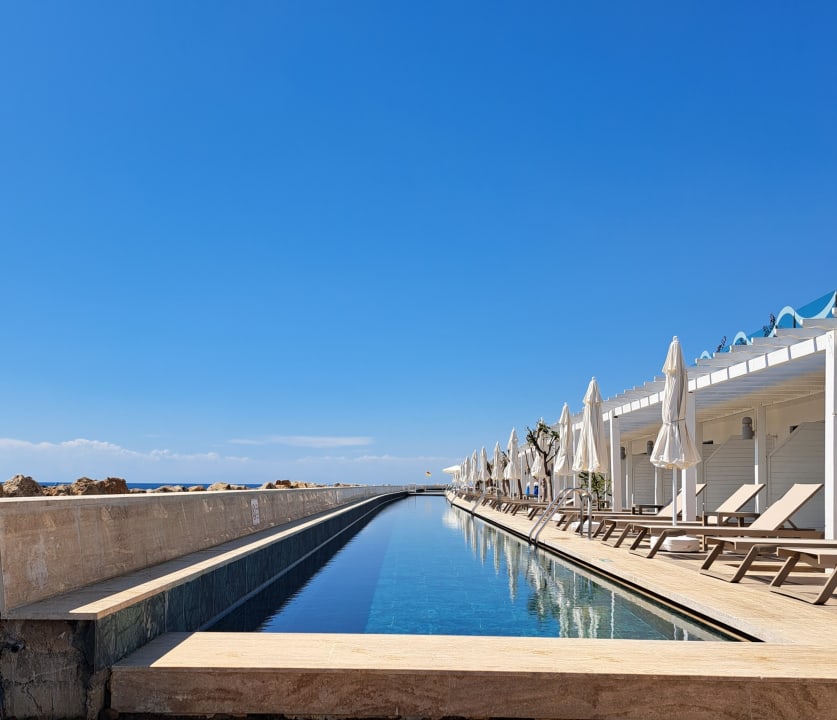 Pool Gold Island Selected