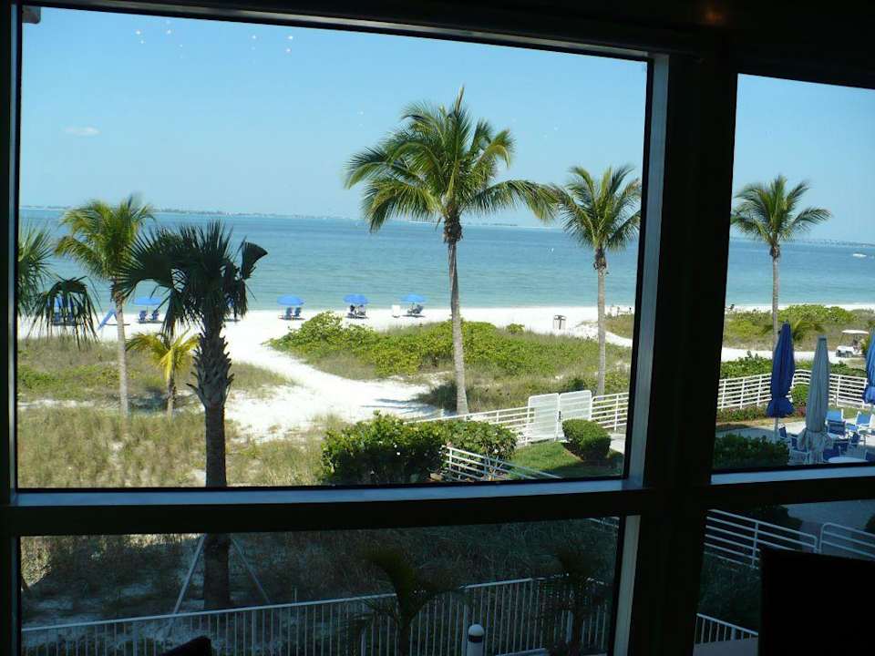 Schöner Ausblick beim frühstücken Hotel Pink Shell Beach Resort