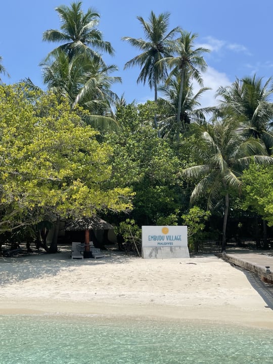 Strand Embudu Village